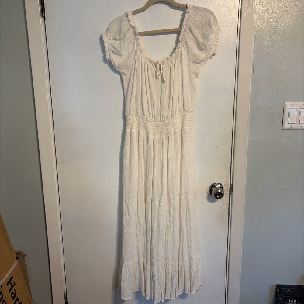 Promesa Cream Maxi Dress
